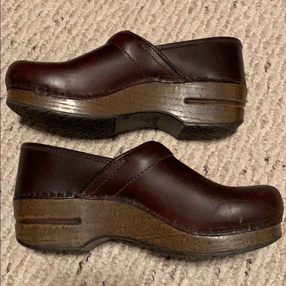 Like new Dansko brown leather clogs size 38
